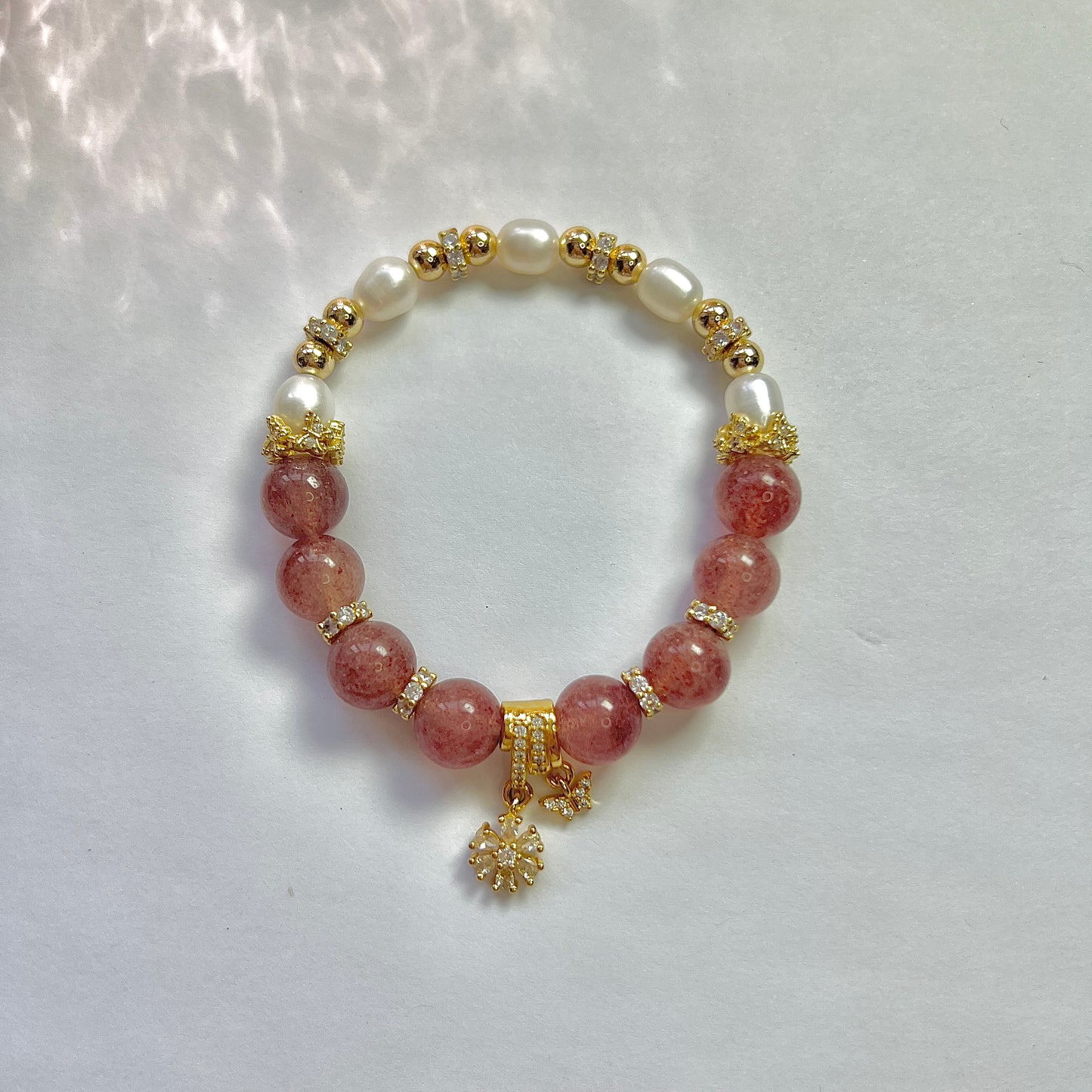 Strawberry Crystal Pearl original design bracelet exquisite and gorgeous.