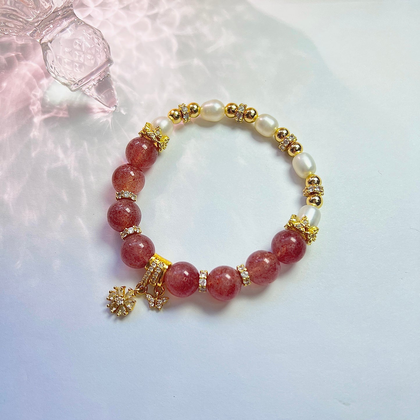 Strawberry Crystal Pearl original design bracelet exquisite and gorgeous.
