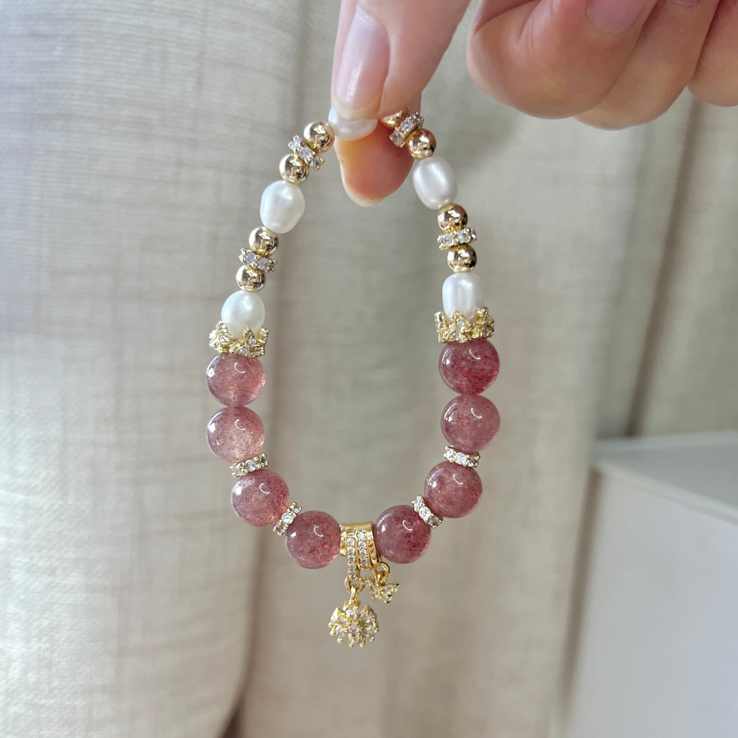Strawberry Crystal Pearl original design bracelet exquisite and gorgeous.