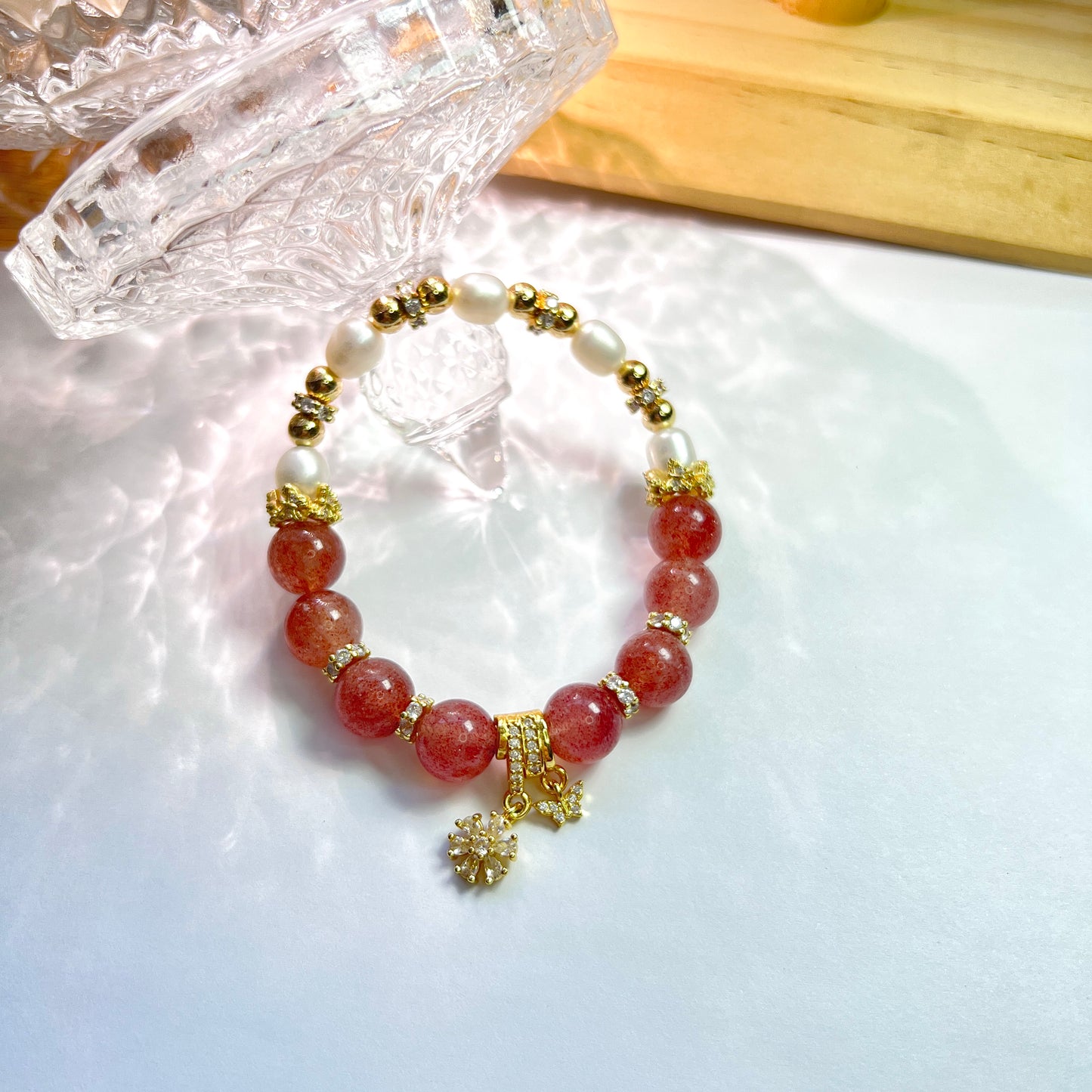 Strawberry Crystal Pearl original design bracelet exquisite and gorgeous.