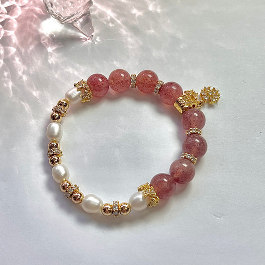 Strawberry Crystal Pearl original design bracelet exquisite and gorgeous.